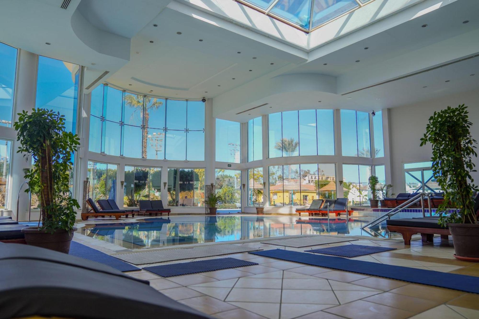 ホテル シエラ シャルム エル シェイク シャルム・エル・シェイク エクステリア 写真 The indoor pool at the hotel