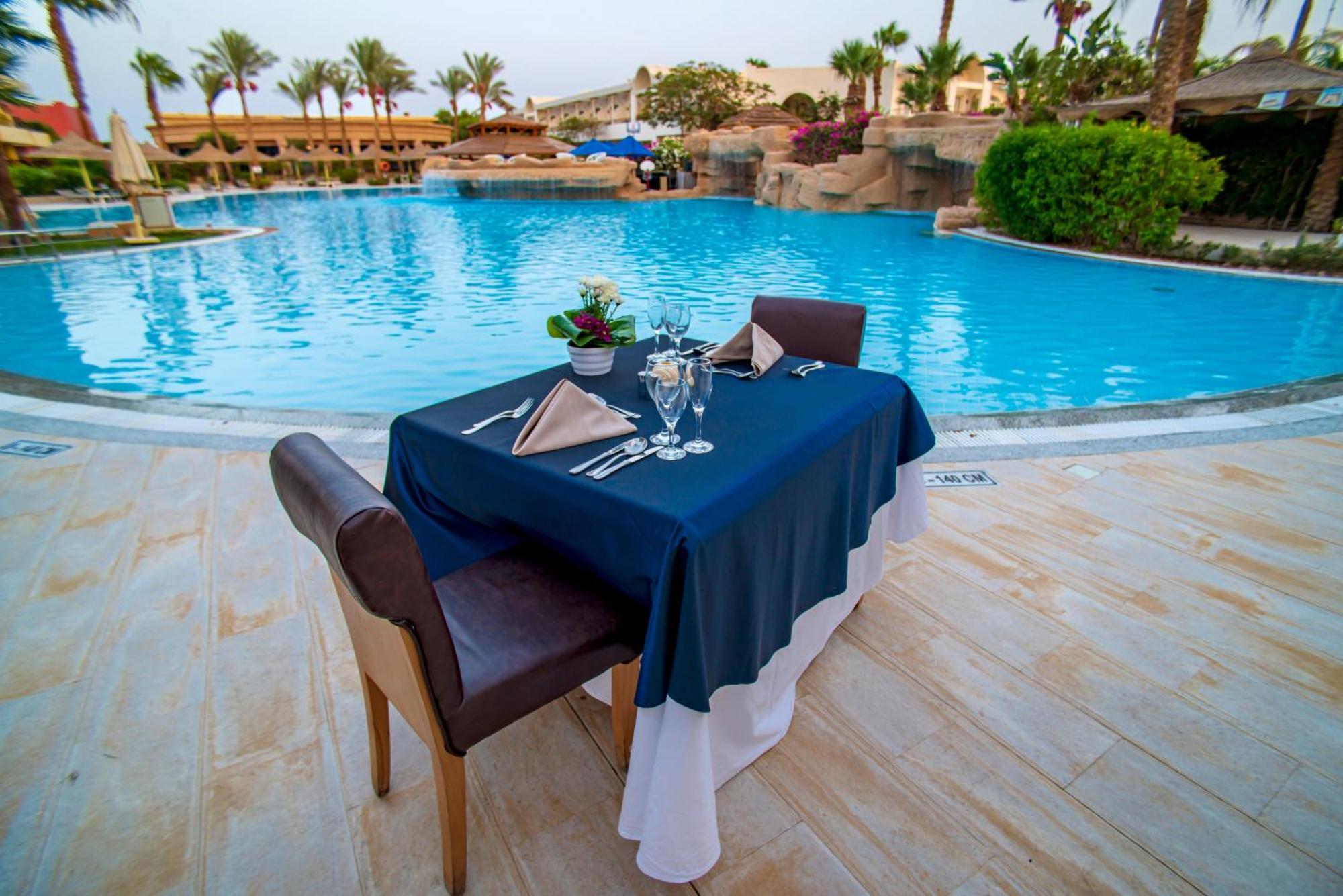 ホテル シエラ シャルム エル シェイク シャルム・エル・シェイク エクステリア 写真 The pool at the Hilton Sharm El Sheikh