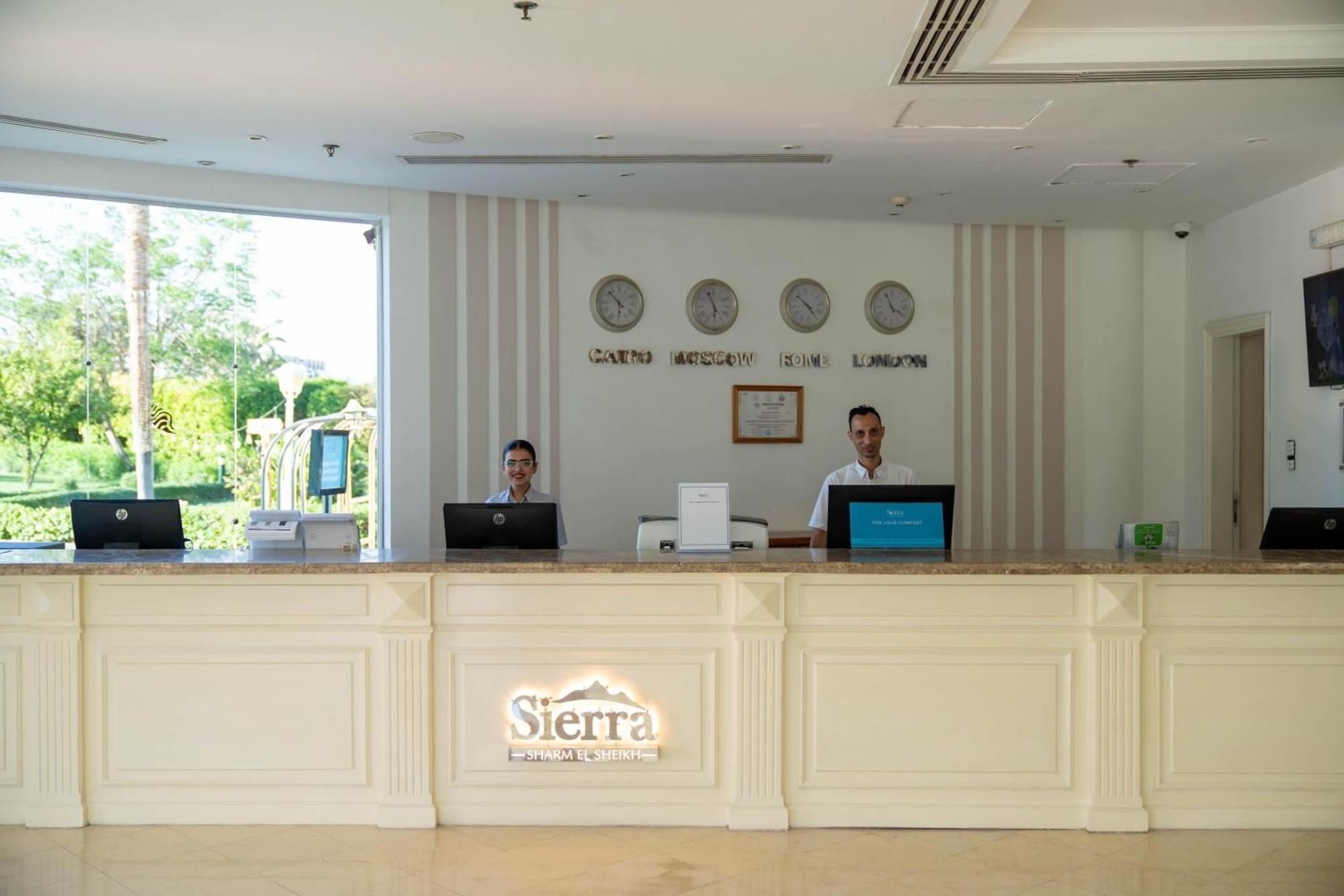 ホテル シエラ シャルム エル シェイク シャルム・エル・シェイク エクステリア 写真 Reception desk at a hotel